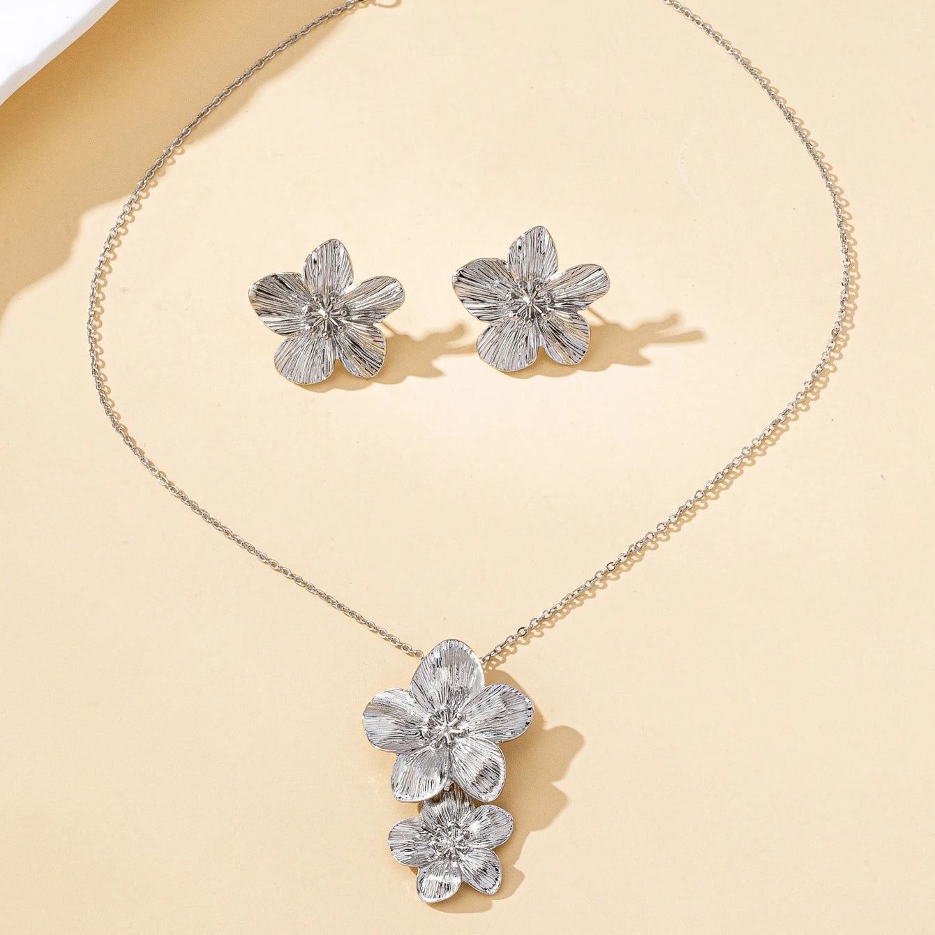 A Set of Women's Jewelry Set, Flower Necklace, Earrings, Simple Set, Suitable for Daily Wear and Gift Giving Home Decor Supply | Online Retail | ShoreShopper.com