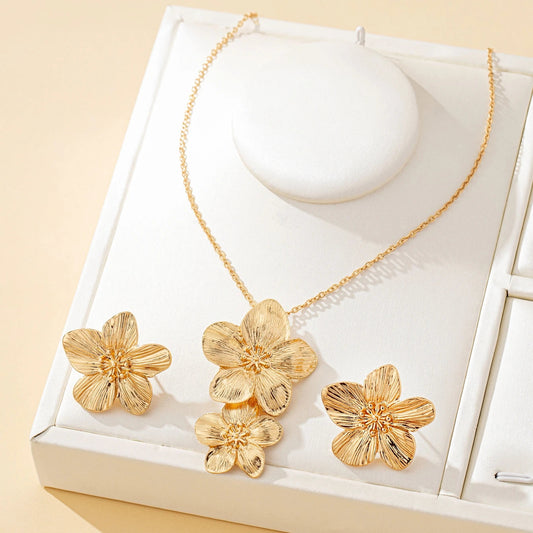 A Set of Women's Jewelry Set, Flower Necklace, Earrings, Simple Set, Suitable for Daily Wear and Gift Giving    Home Decor Supply | Online Retail | ShoreShopper.com