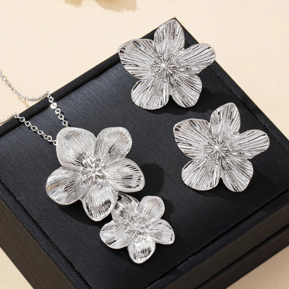 A Set of Women's Jewelry Set, Flower Necklace, Earrings, Simple Set, Suitable for Daily Wear and Gift Giving    Home Decor Supply | Online Retail | ShoreShopper.com