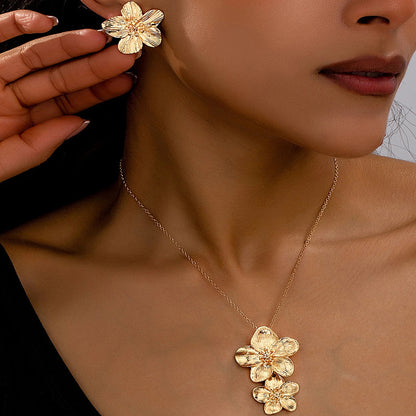 A Set of Women's Jewelry Set, Flower Necklace, Earrings, Simple Set, Suitable for Daily Wear and Gift Giving    Home Decor Supply | Online Retail | ShoreShopper.com