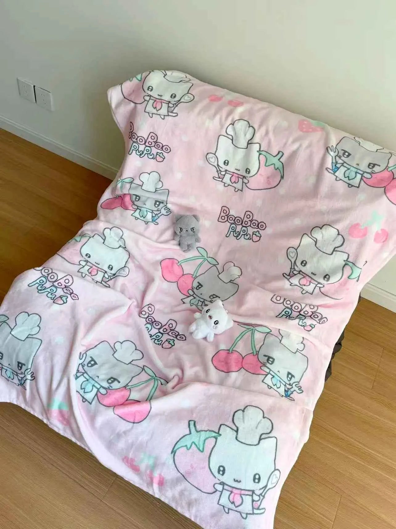 Cute pink blanket Plush Blanket Soft Flannel All-Season Couch for Home Office Iconic Character Art Warm Stylish for Living Room