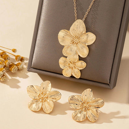 A Set of Women's Jewelry Set, Flower Necklace, Earrings, Simple Set, Suitable for Daily Wear and Gift Giving    Home Decor Supply | Online Retail | ShoreShopper.com