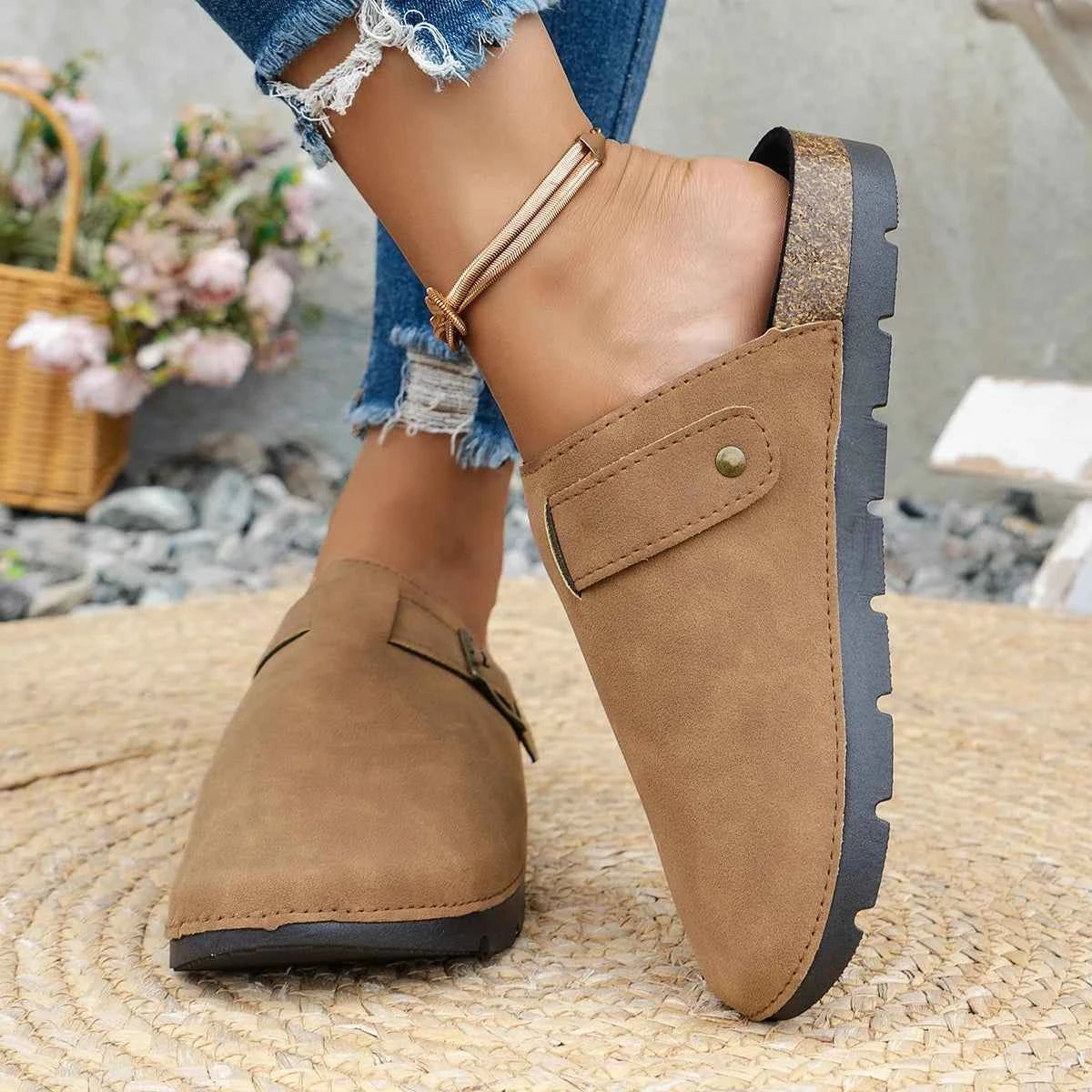 Women's Fashionable Casual Shoes for Indoor and Outdoor Wear, Thick-Soled Flat-Heeled Half-Cap Toe Slippers, Slip-On Slippers