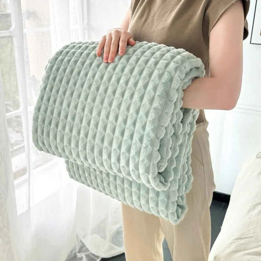 Durable Solid Color Flannel Blanket Thickened Comfortable Sofa Plush Blanket Soft Warm Office Nap Blanket Unisex
