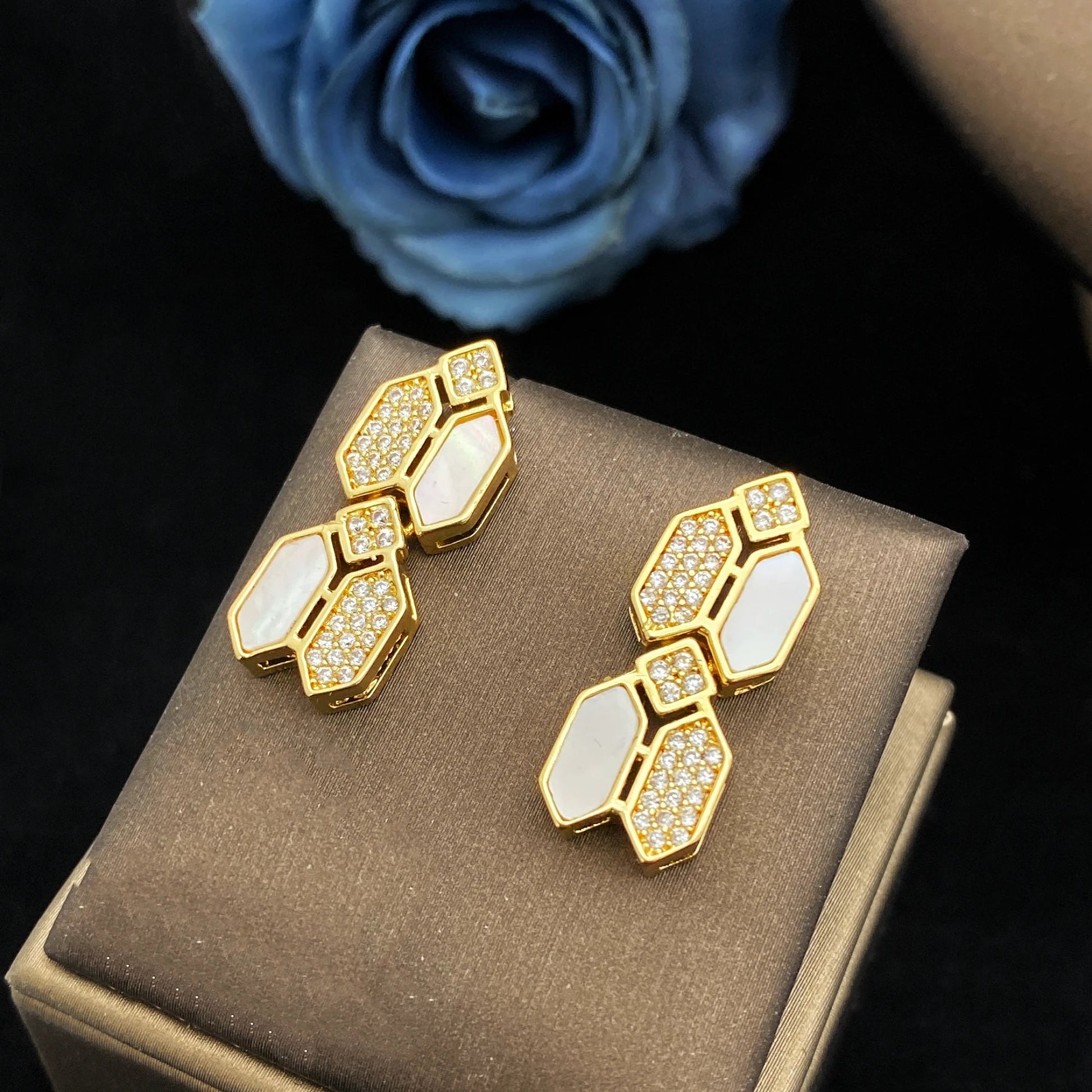 HOT  Jewelry Sets For Woman Wedding Parties Jewellery Necklace Earrings Rings Bracelets For Gift Plating18k With CZ White shell    Home Decor Supply | Online Retail | ShoreShopper.com